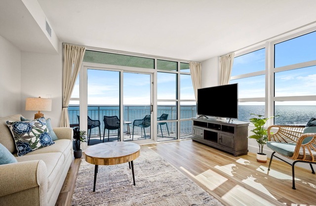 Rent the best! Oceanfront! Gorgeous remodel! 3 bedrooms 3 baths! Views! Views!