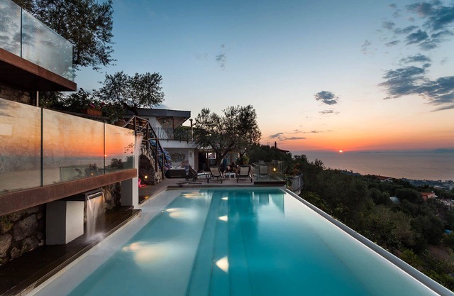 Rentals in Italy - Villa Davide, with infinity pool, sea view and Jacuzzi.