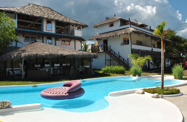 RESIDENCE DE LA BAIE, THE NON-THINKING HOUSE