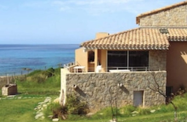 RESIDENCE FIORAVANTI 4 Apartment SEA VIEW - WATERFRONT 2-4 pers