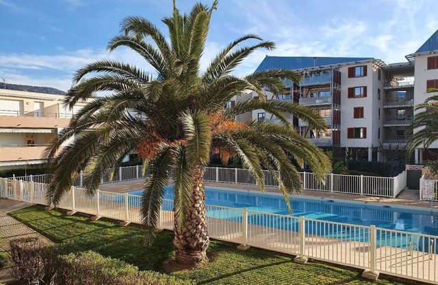 Residence Le Riviera Le Lavandou with swimming pool and beach 500m away