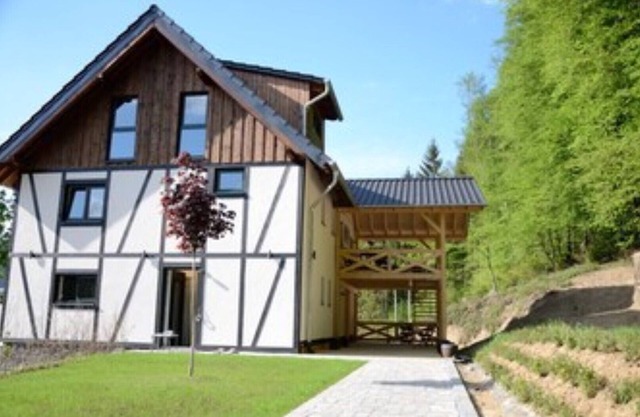 Residential unit 2, Land and life