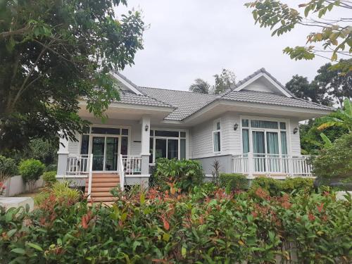 Resort house - 2 min walk to the beach