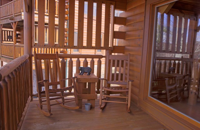 Resort pool and exercise room - Mountain top views of the Great Smoky Mountains