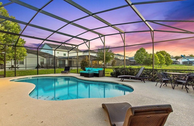 Resort w/Heated Pool + 9MI to Disney +Lake Front
