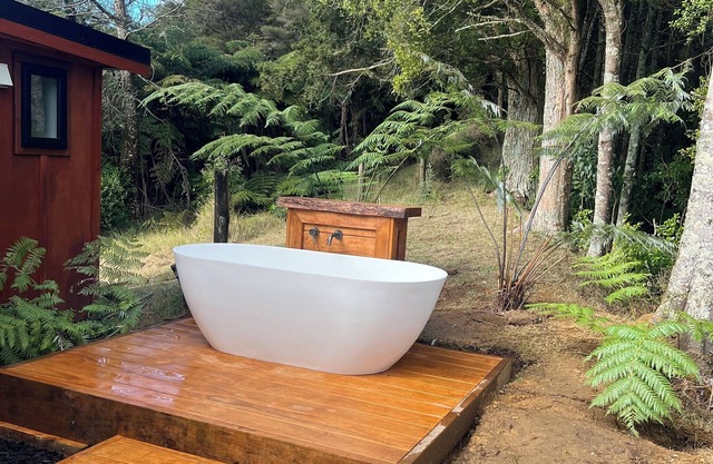 Rest n Relax . . Peaceful relaxed retreat, great views, close to beach and bush