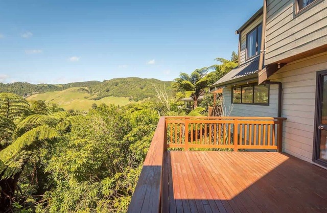 Retreat on the Ridge | Lake Okareka in the Trees!