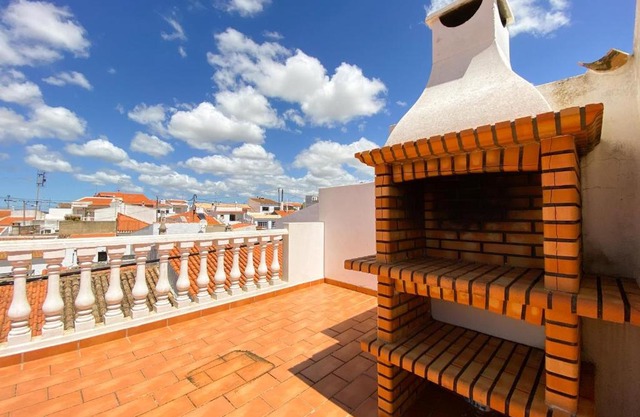 Retreat with Terrace and View in Espiche #1887