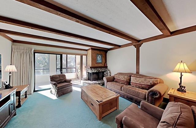 Retro 3 Bed 3 Bath Condo with Mountain View! Steps to Canyon Lodge! (Unit 210 at 1849) by RedAwning