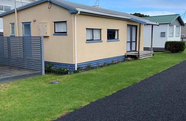 Retro Urenui Beach Bach