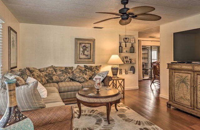 Retro Vero Beach Resort Home w/ Florida Room!