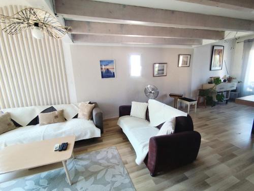 Reve azur plage en duplex coeur de village