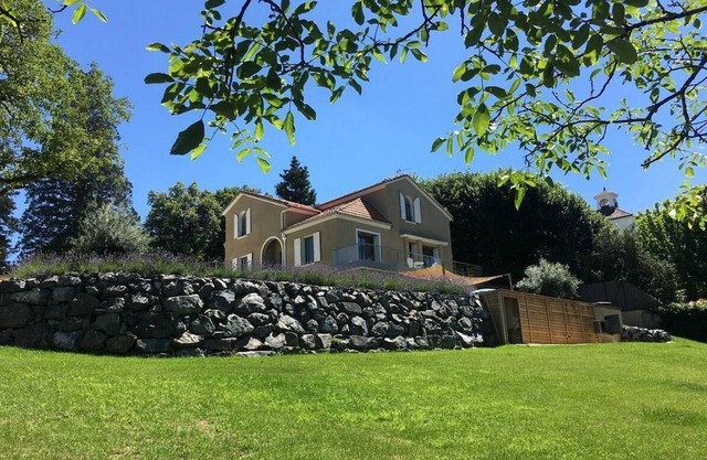 Revel in Vichy: Private Pool, Spacious 5-Bedroom Home, BBQ & Garden Retreat