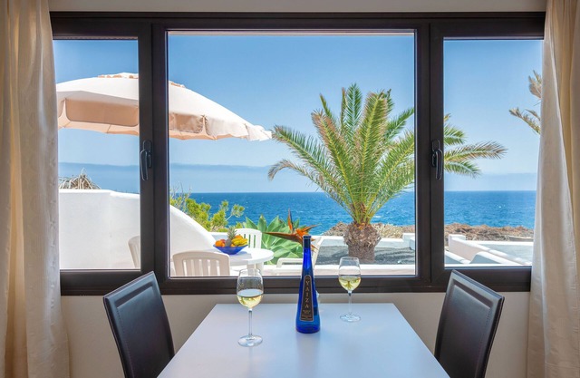 REYES Natur - Villa on the seafront