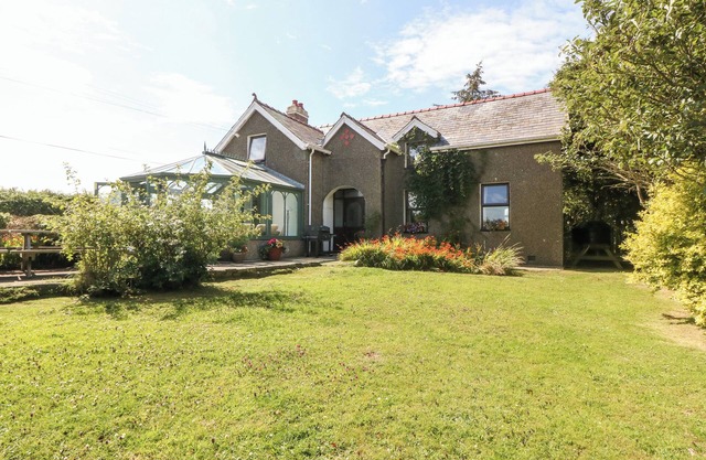 RHIANFA, pet friendly, country holiday cottage in Aberdaron