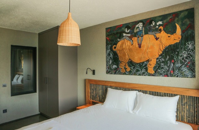 Rhino Suite-Direct on Beach-Heartbeat-at city center-Surfer Caravan Gastro Pub