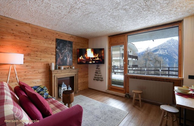 Rifugio Sauze | mountain view & parking