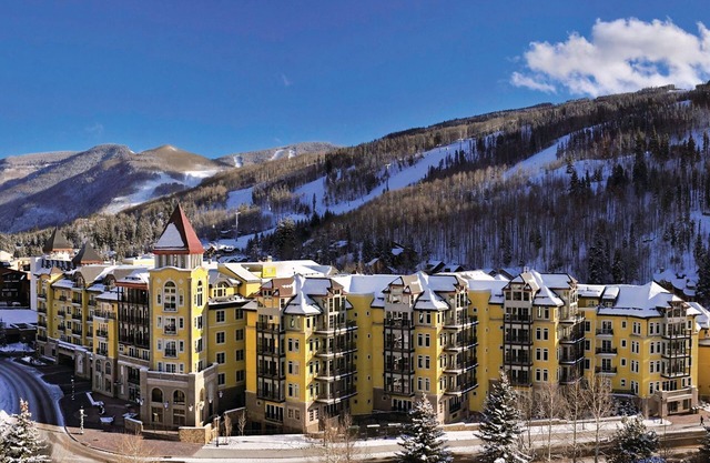 Ritz Carlton Residences Vail 3 Bedroom + Sofa Bed, Pool, Hot Tub, Fireplace