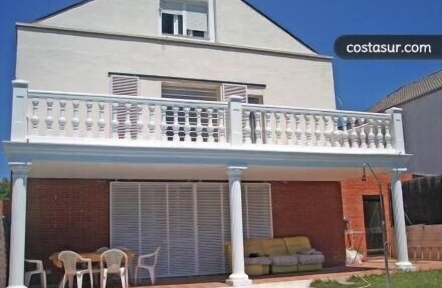 Rivas Villa with covered pool and large garden