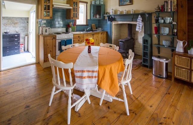 RIVER COTTAGE: WINCHELSEA, SURFCOAST VICTORIA