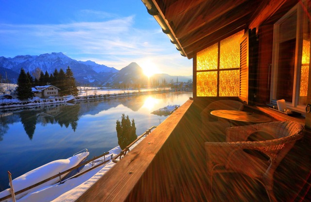 River front studio apartment. Private balcony with fantastic views. Romantic!
