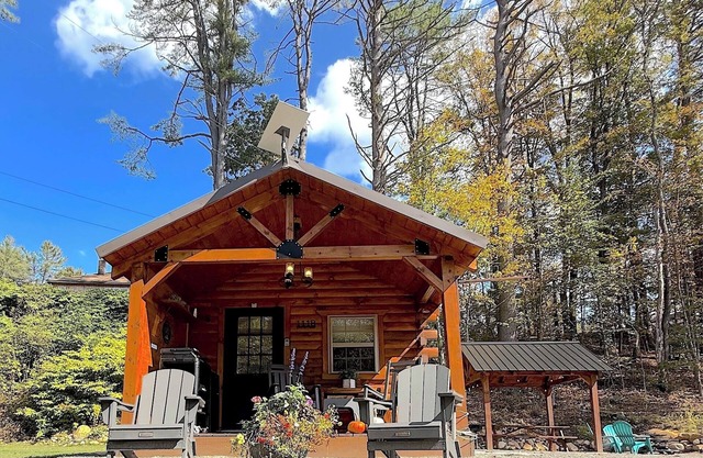 River Life Cabin Rentals: B