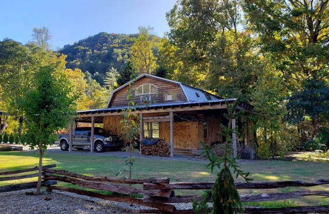 River Love ❤@ The Barn *Highlands nHome on the Cullasaja RivernTrout Fishing