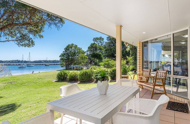 River Luxury - Set right on Iluka Bay