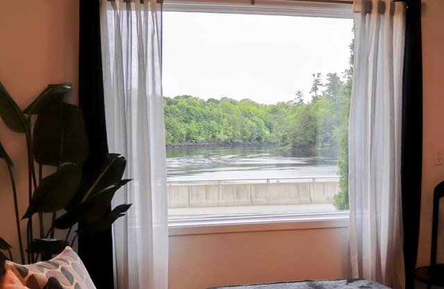 River View by the Border, stylish cozy centrally located in downtown St Stephen!