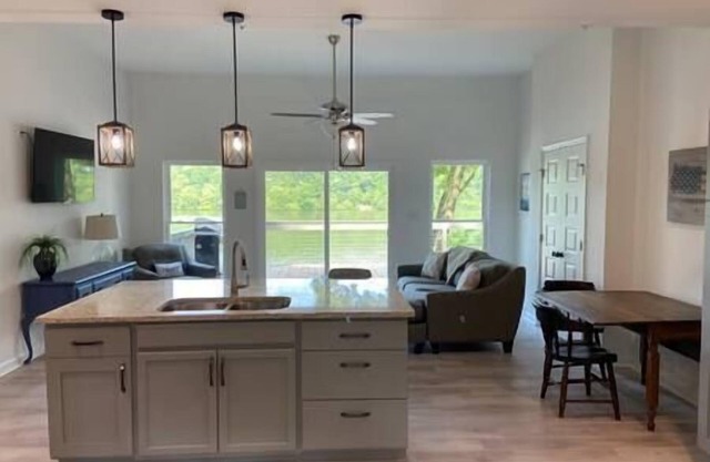 River Views/# 1/Fishing/Deck/BBQ Grill/50mbp