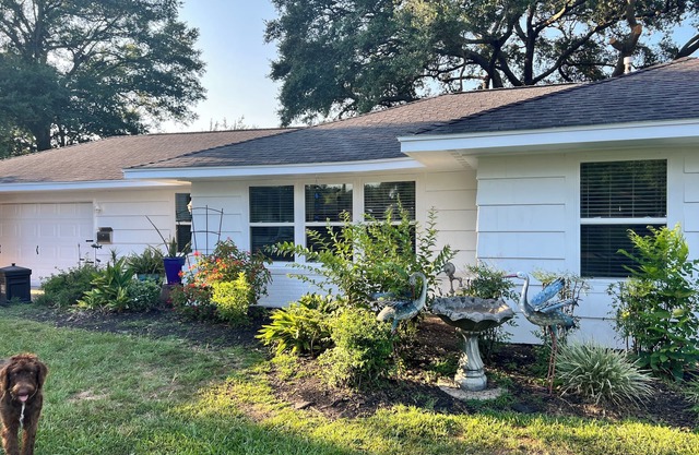 River Walk Cottage near ALL SETX hospitals & refineries!