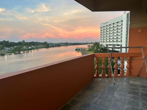 Riverbank suites 1008