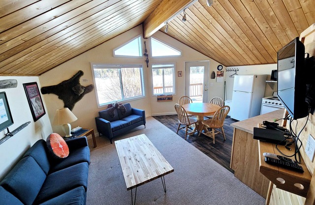 Riverfront Cabin, 2 Bedrooms, Kenai River