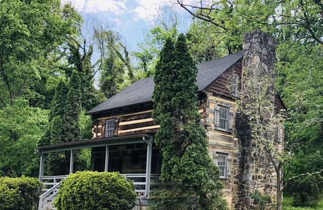 Riverfront Cabin! Fireplaces, Farm, Trail & Kayaks