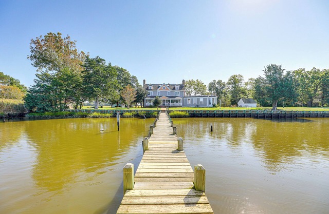 Riverfront Gem w/Fire Pit in Eden