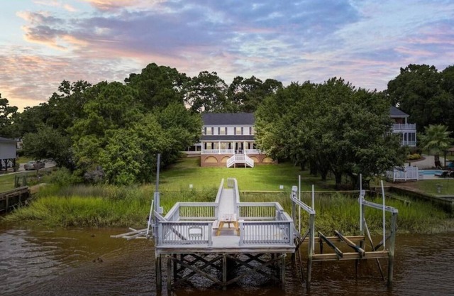 River’s Rest: Stunning 7br House on the Water