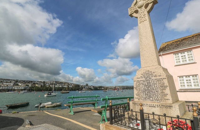 RIVERSIDE COTTAGE, family friendly, with a garden in Flushing