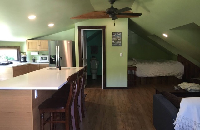 RIVERSIDE HOMESTEAD on the Farmington River