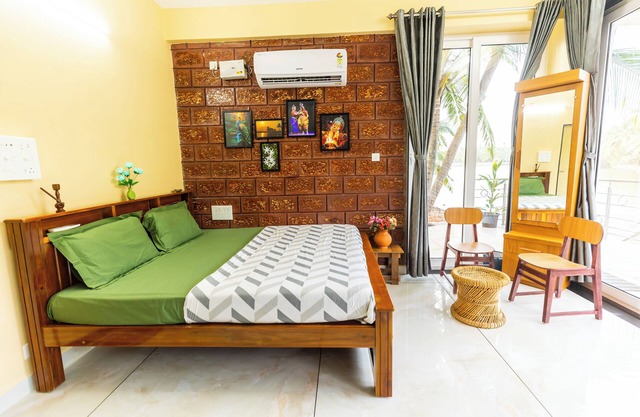 Riverside Retreat HomeStay – AC Studio with Breakfast Option & Boat Ride