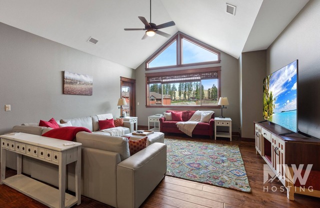 Riverstone Village—3rd Floor Family Condo, Modern Kitchen, Bunk Room with Toys and Games for Kids!