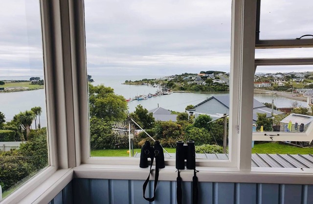 ★Riverton Views has Spectacular Views!★Beach/Township 2 mins★Wifi★