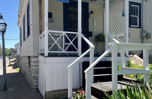 ⚜️Rivertown Retreat⚜️ Lewis & Clark: King BednSleeps 4