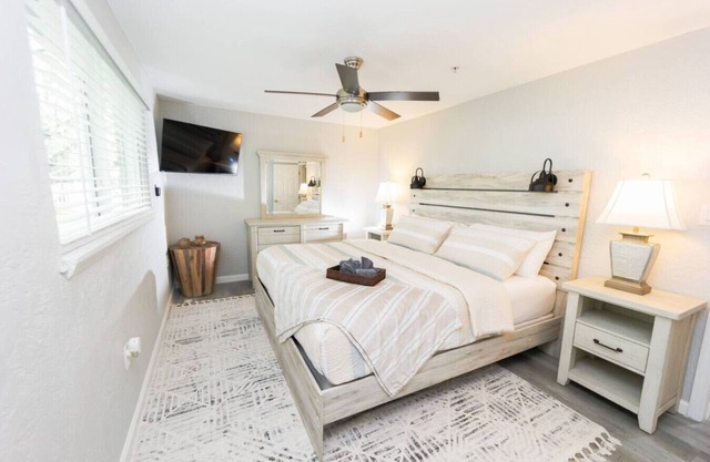 Riverwalk Retreat | King Suite
