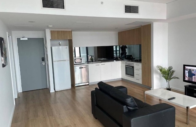 RNR on Franklin-Apartment with Balcony