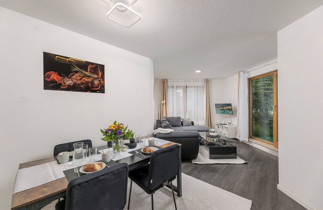 Rob's Flat: Bright 3-room apartment for up to 5 people, 2 minutes to the S-Bahn