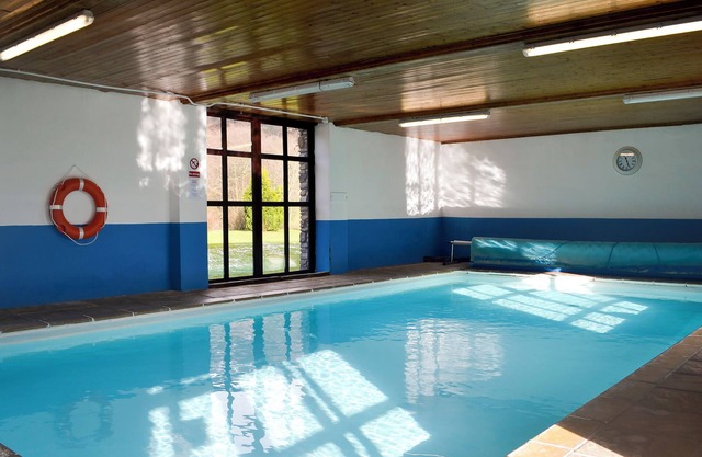 Robin's Retreat - UK6548