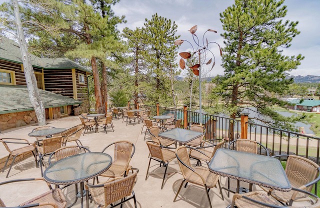 Rocky Creek Lodge, Sleeps 30, Gatherings Welcomen