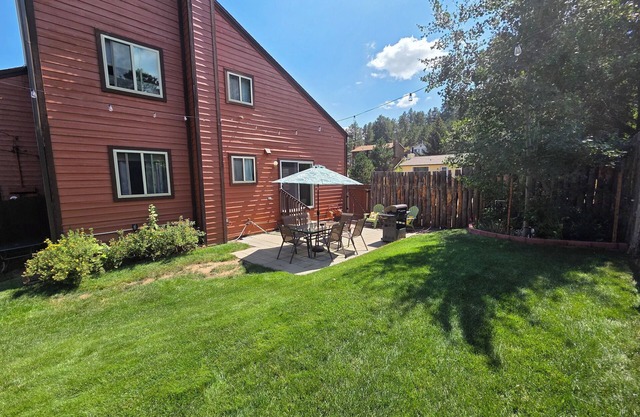 "Rocky Mountains Retreat: Skiing, Hiking, Red Rocks, Evergreen lake awaits you "