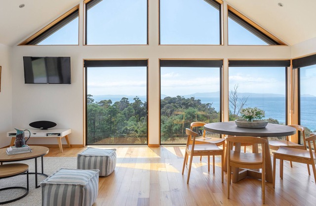 ROCKY RIDGE (ITAS) - Brand New Lodge with Spectacular Water & Mountain Views