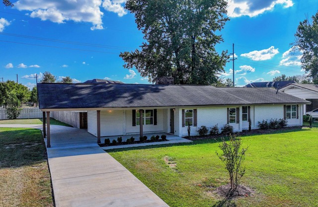 Rolling Tides | Tuscaloosa Vacation Rental-1.3 Miles to Bryant-Denny Stadium!